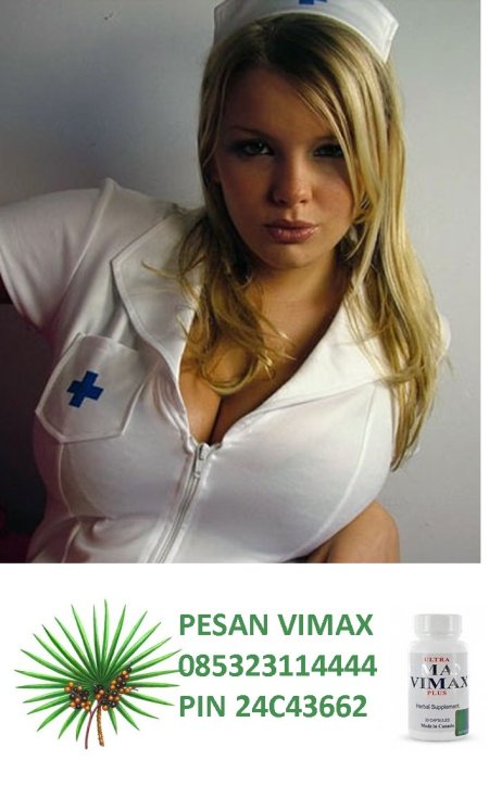 Медсестра в белом халате с большими сиськами