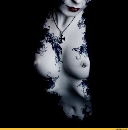 Готическая эротическая девушка