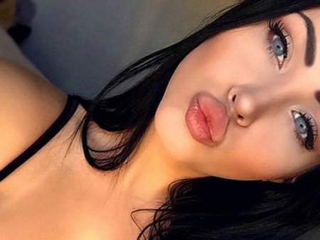 Клаудия Альенде 18