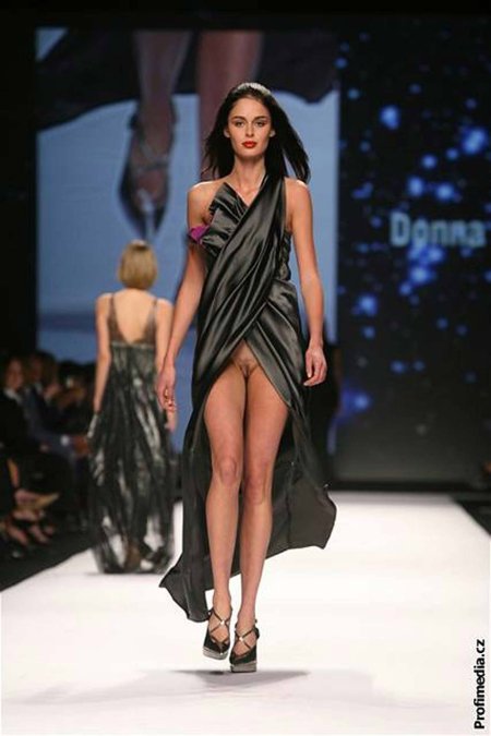 Показ без Нижнего белья