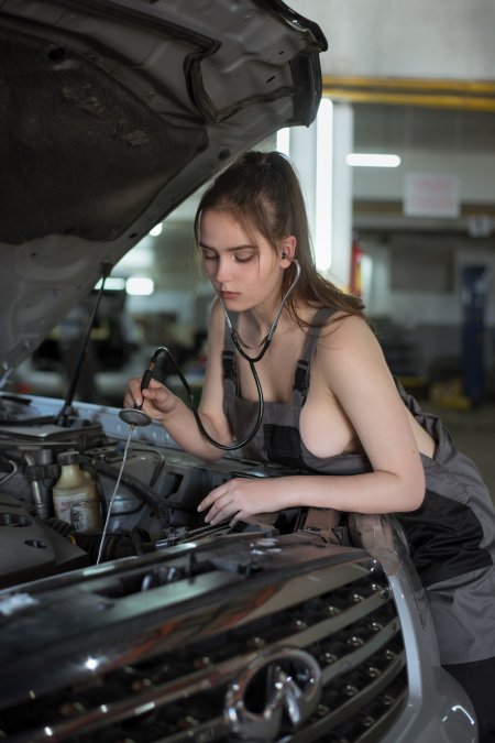 Настя Туманова автомеханик