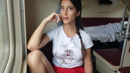 Девушки в плацкарте