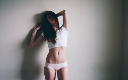 Стройные девушки в трусах