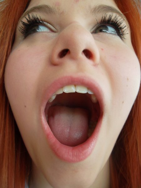Красивые девушки с открытым ртом