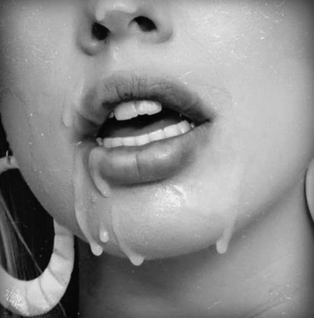 Обкончал лицо черно белое