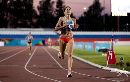 Камилла Херрон бегунья