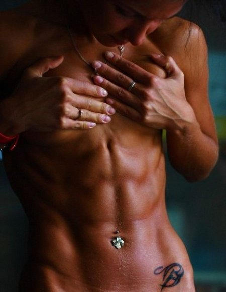 Накаченный женский пресс