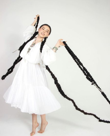 Казашка с косами