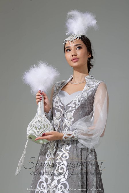 Казашка в платье