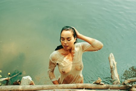 Мокрая одежда на голом теле