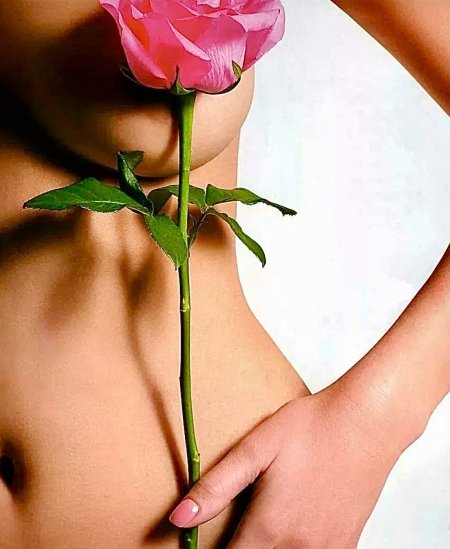 Грудь в цветах