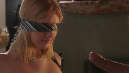 Групповуха с повязкой на глазах