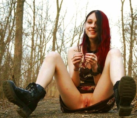 Девушка гот мастурбация