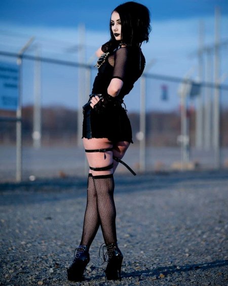 Девушка гот