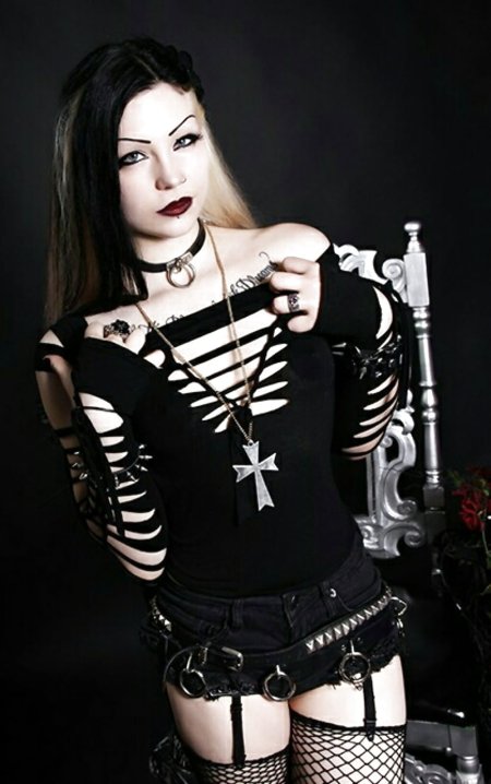 Девушка гот