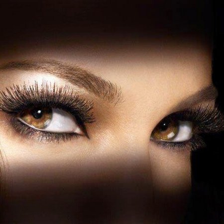 Карие глаза женские