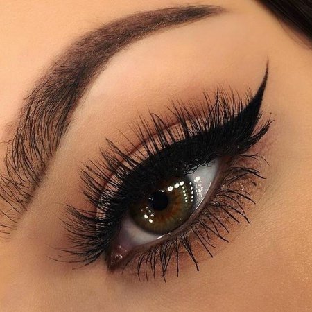 Нарощенные ресницы со стрелками