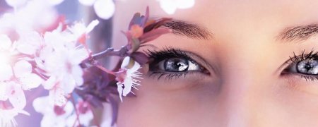 Девушка с красивыми ресницами