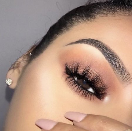 Наращивание ресниц Кайли Дженнер