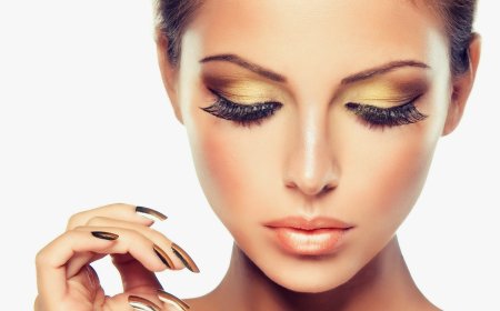 Девушка с красивыми ресницами