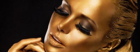 Девушка с красивыми ресницами