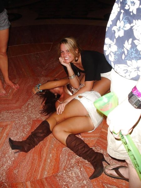 Пьяные телки на корпоративе