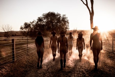 Студенты разделись для фотосессии