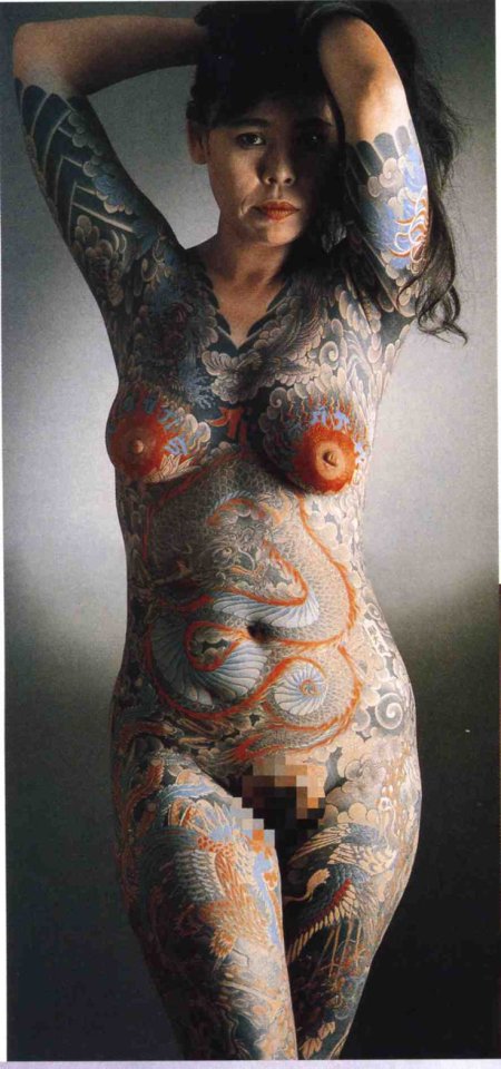 Голые женщины с татуировками