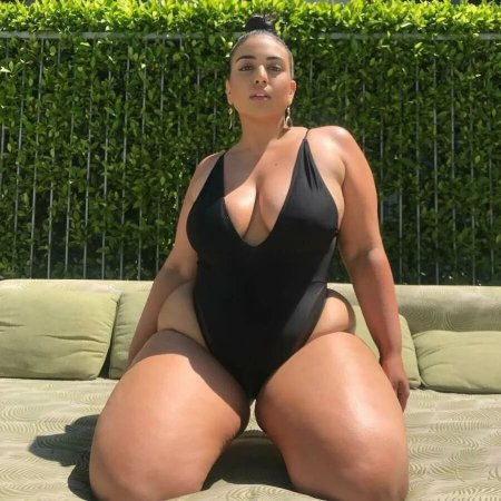 Плюс сайз модель Роуз