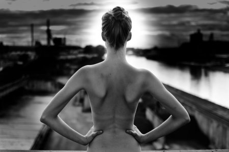 Девушка со спины