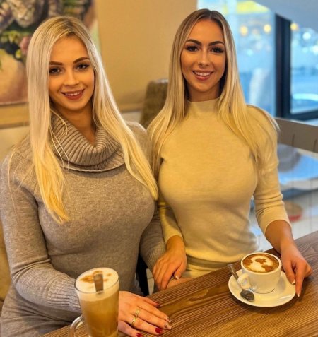 Chloe Ferry and Bethan Kershaw целуются