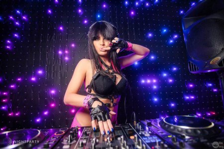 Topless DJ маркиза