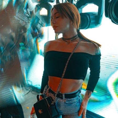 Девушка og Buda