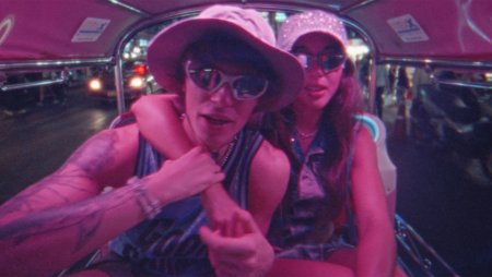 Девушка og Buda