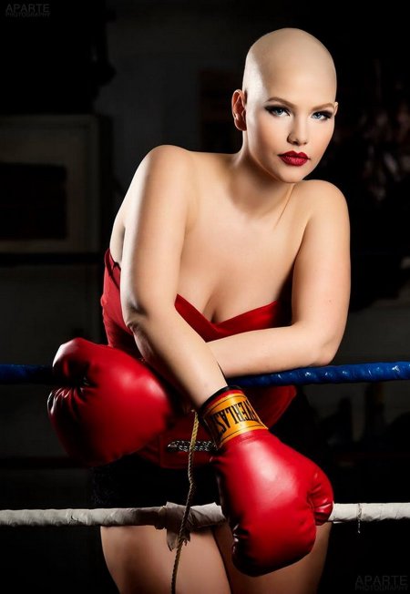 Фотосессия лысых девушек