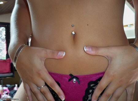Порноактрисы с пирсингом в пупке