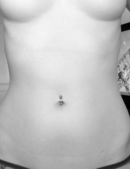 Маленькие сиськи пирсинг пупка