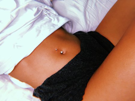 Джессика Альба проколола пупок