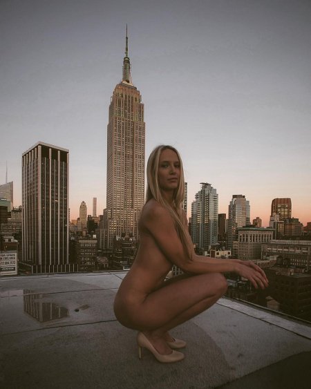 Голая фотосессия на крыше