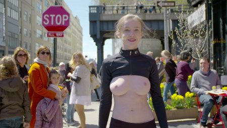 Эмили Блум сиськи в Нью Йорке