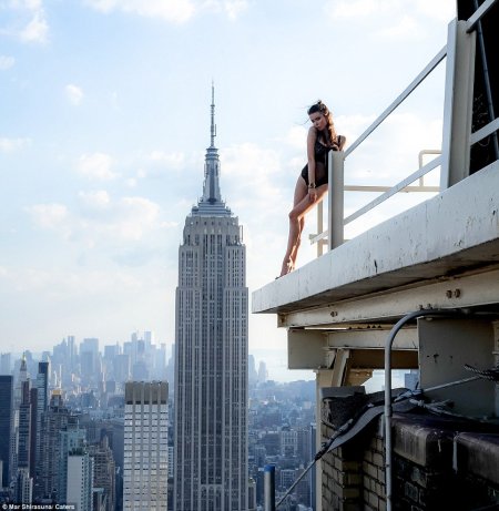 Александра Уивер высотка