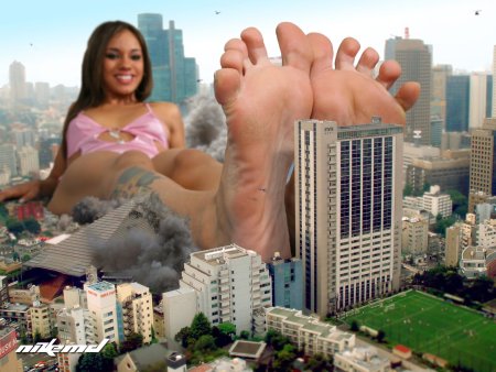 Мега гиантесс Феет