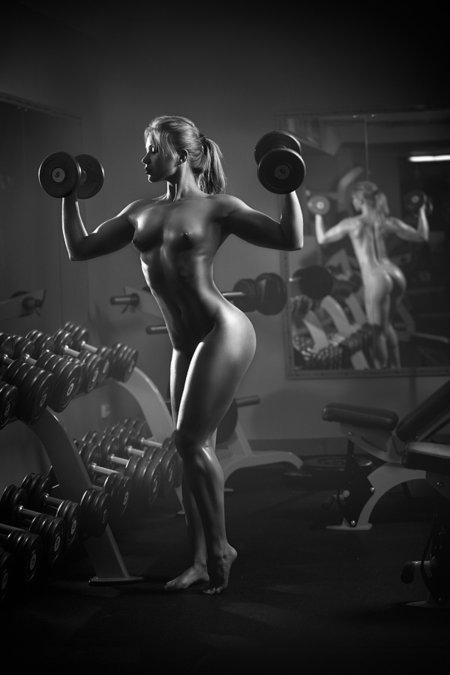 Эротическая фотосессия в спортзале