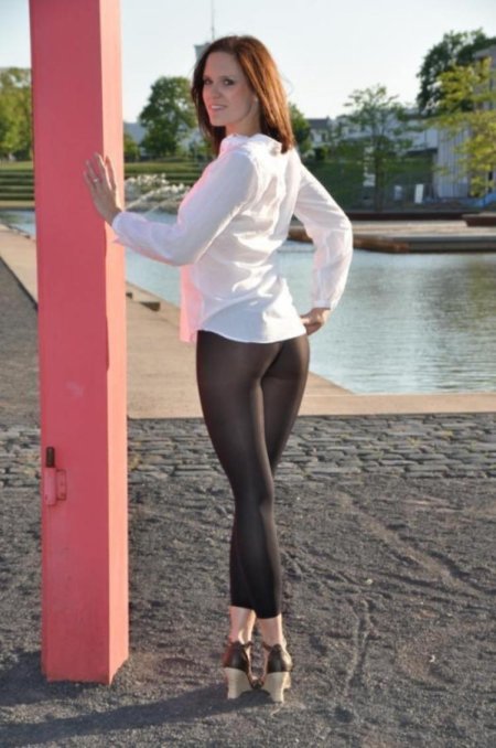 Девушки в прозрачных колготках