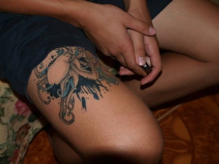 Тату на женских гениталиях