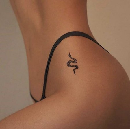 Тату на ягодице маленькие