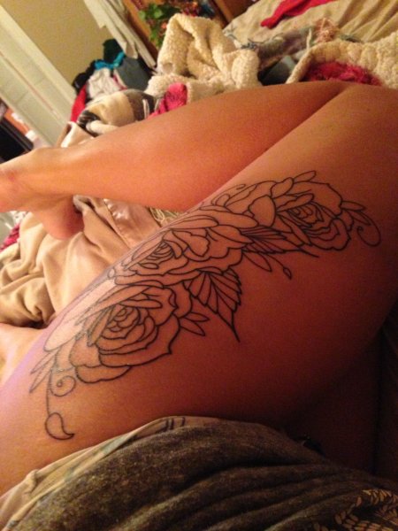 Тату на бедре для девушек
