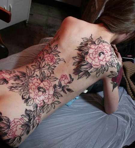 Цветы на спине