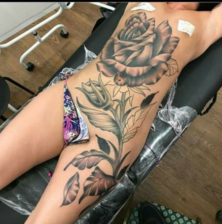 Тату девочка между ног