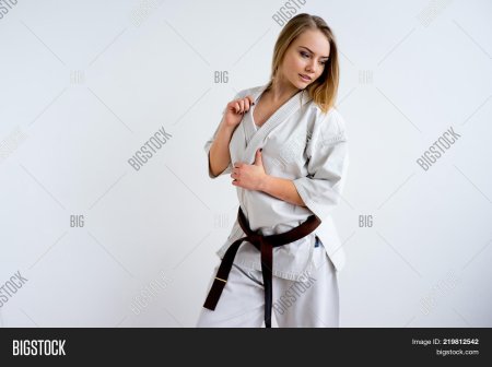 Кэти Лонг каратистка